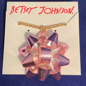 ♦️Betsy Johnson Present Bow Necklace